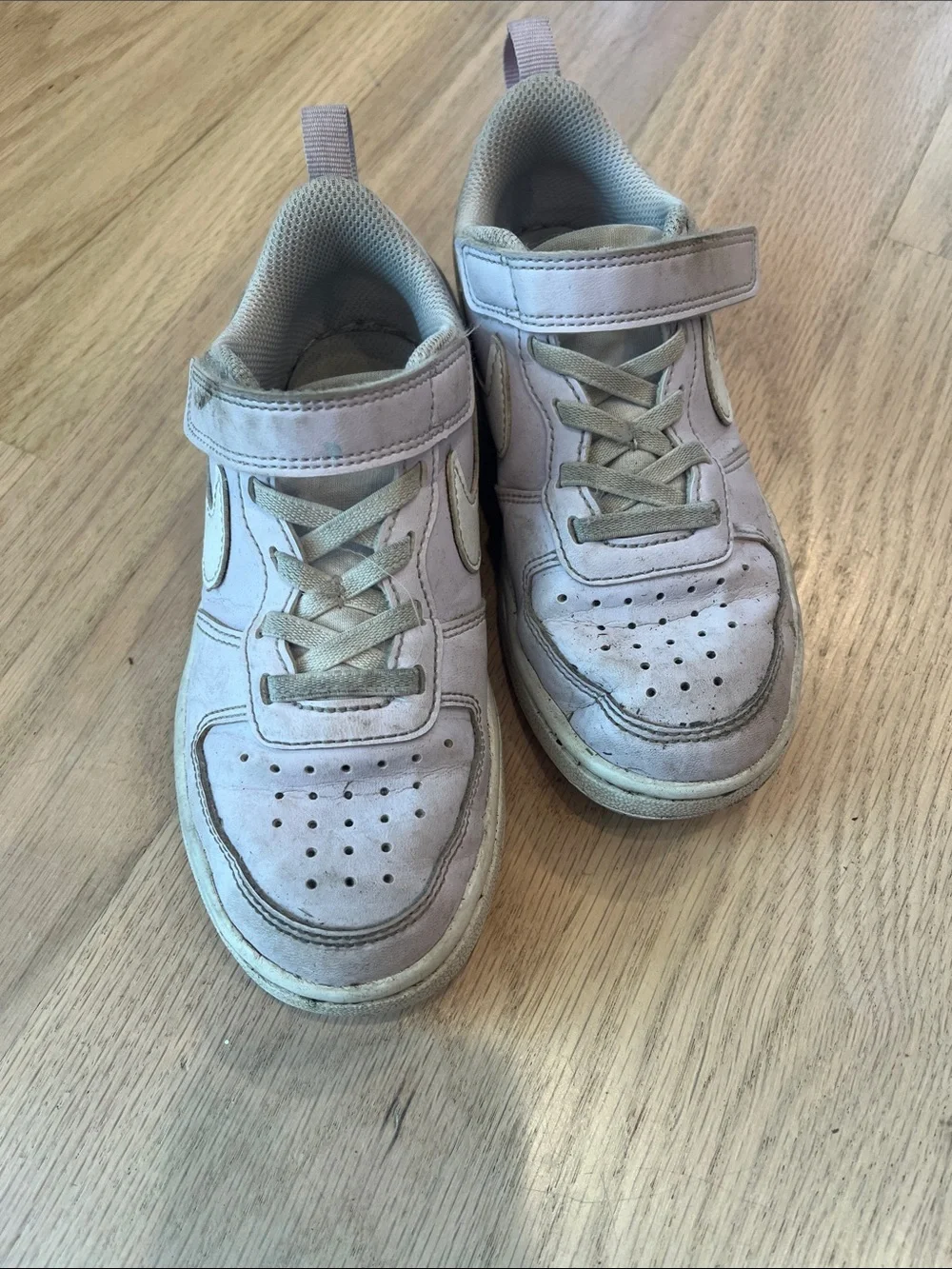 Nike Kids Velcro Sneakers in Pale Pink and White